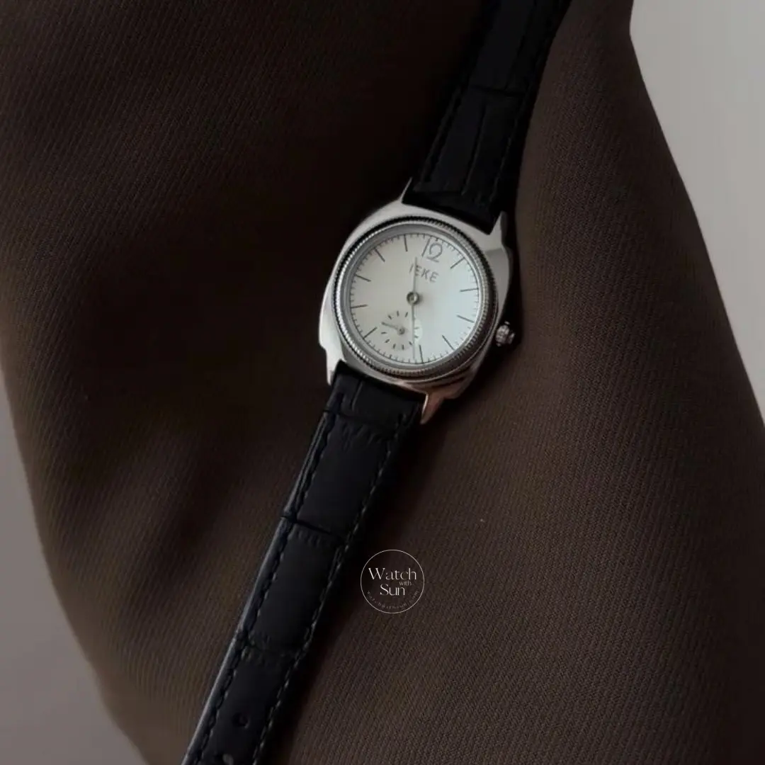 Classic Gold Round Dial Women's Watch Dainty Black Leather Strap Watch