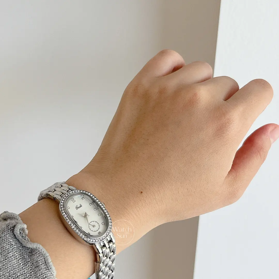 Dainty Oval Crystal Bezel Ladies Watch Slim Silver Bracelet Watch for Women