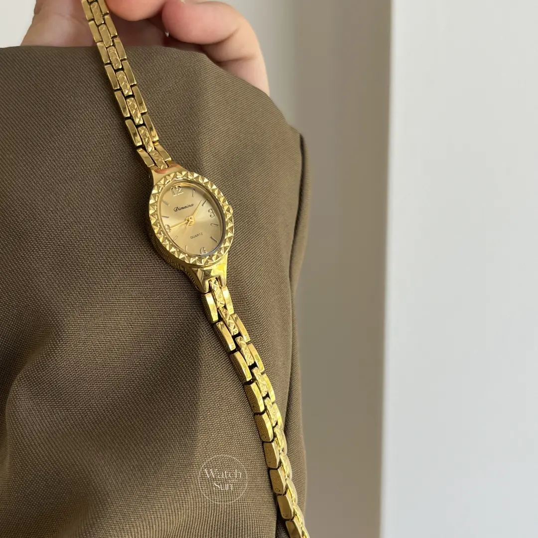 Vintage-Inspired Carved Case Oval Face Gold Bracelet Watch for Women