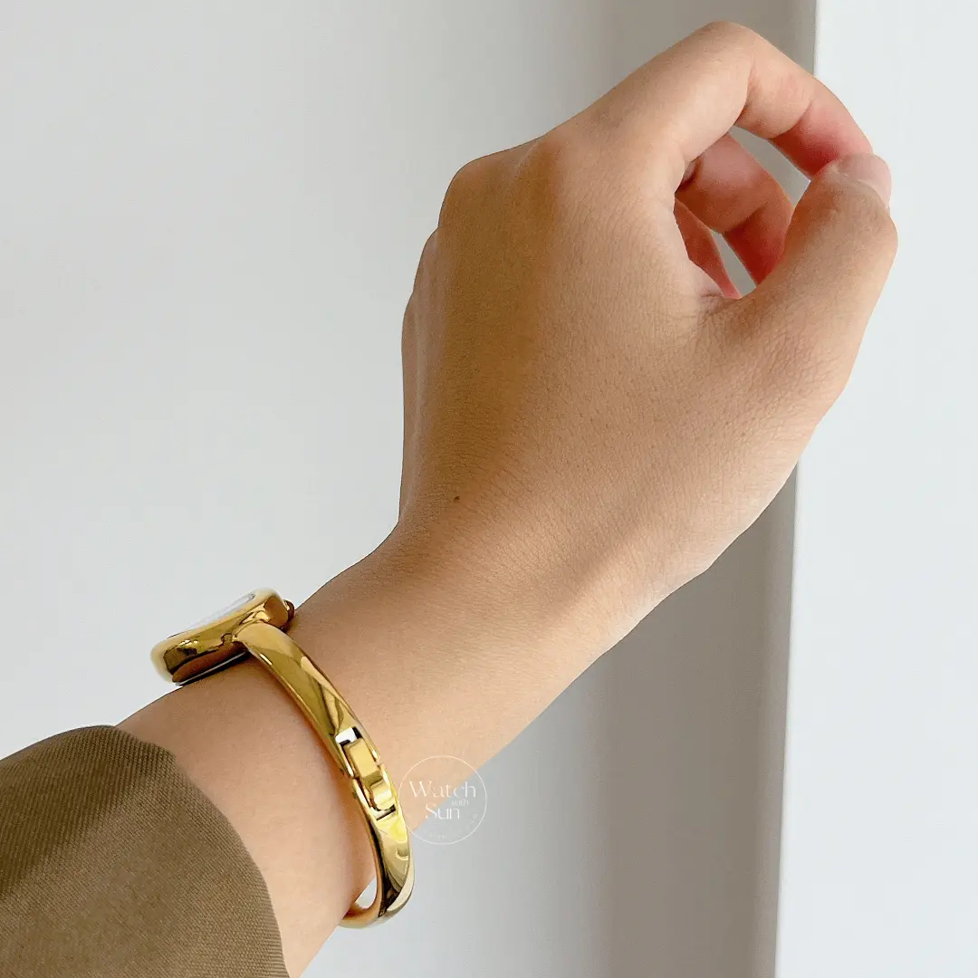 Vintage-Inspired Emerald Green Dial Oval Bangle Watch for Women