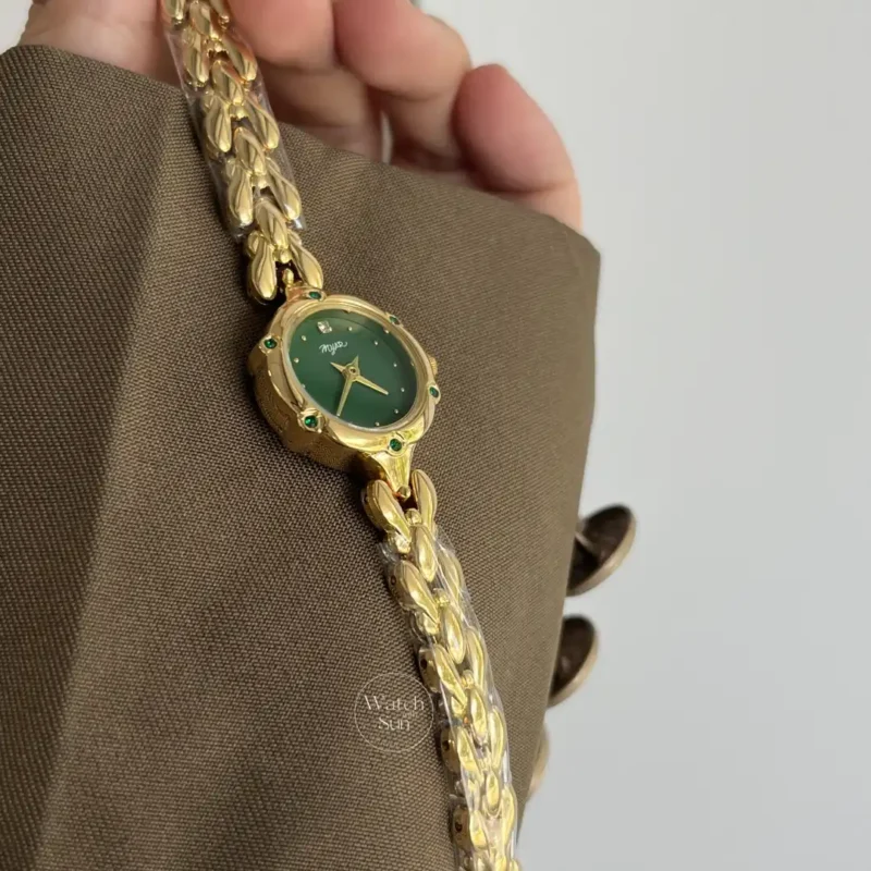Vintage-Inspired Green Round Face Bracelet Watch for Women