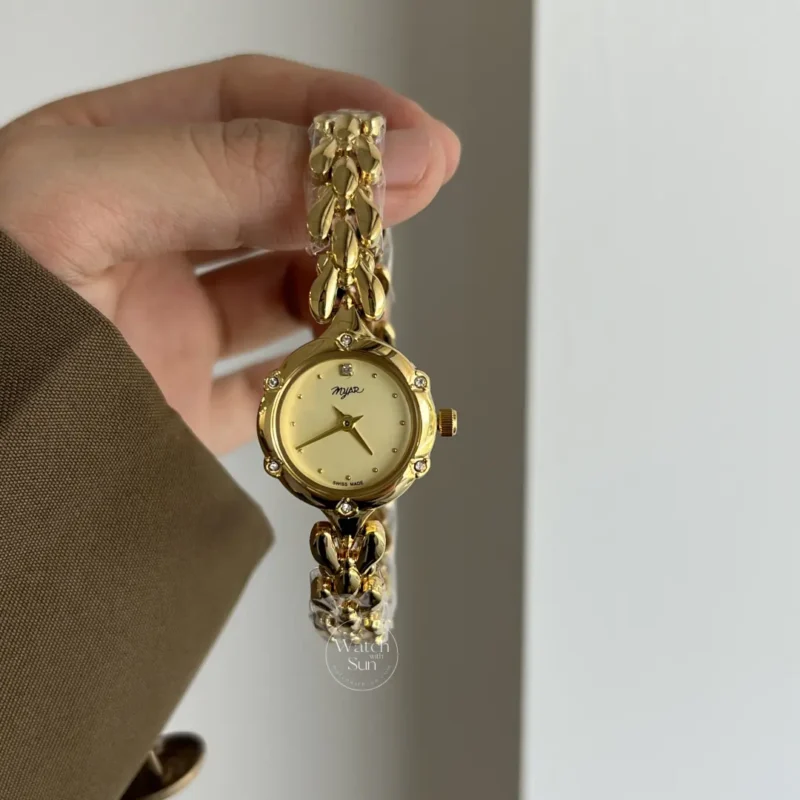 Vintage-Inspired Gold Round Face Bracelet Watch for Women