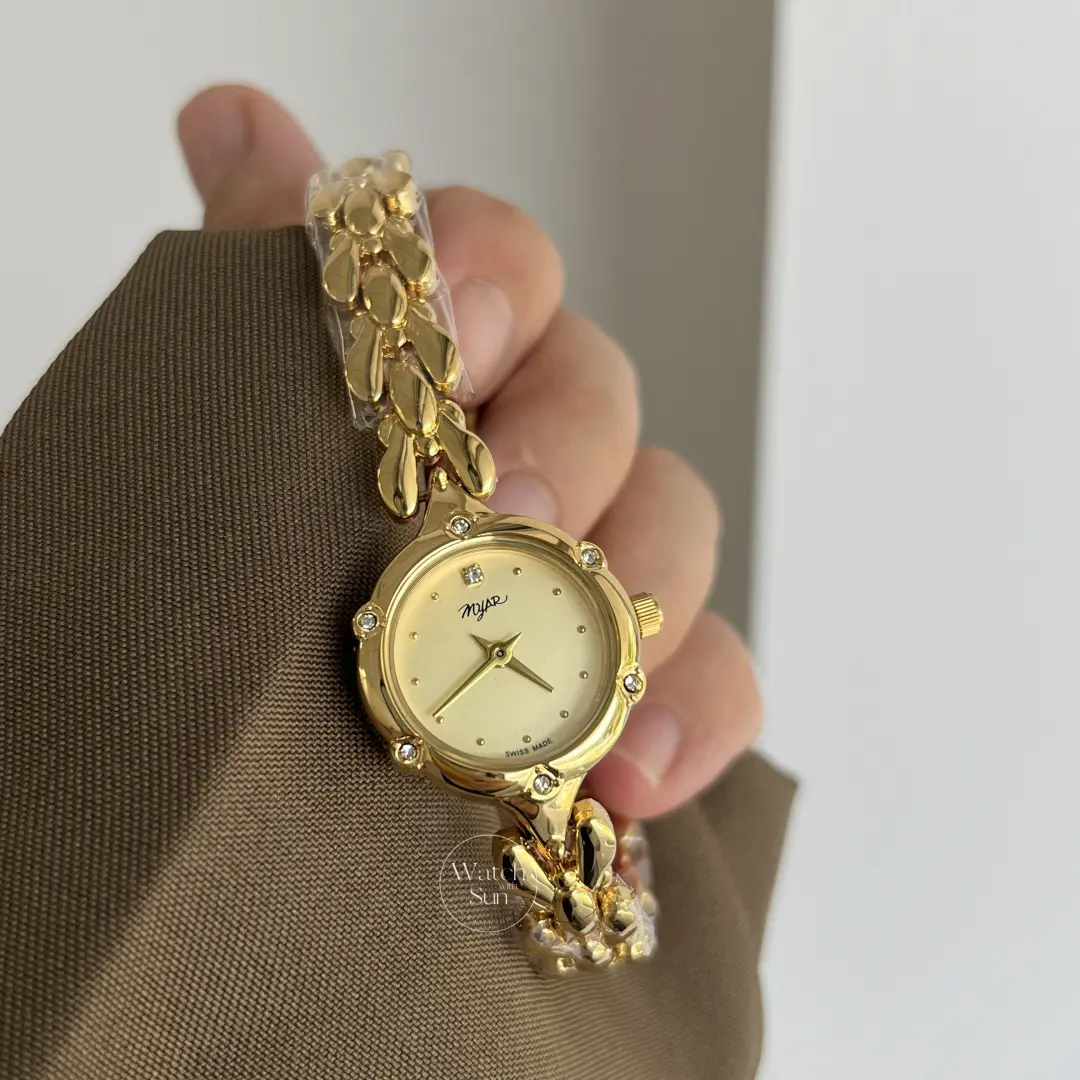 Vintage-Inspired Gold Round Face Bracelet Watch for Women