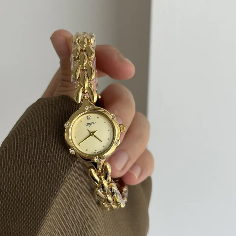 Vintage-Inspired Gold Round Face Bracelet Watch for Women