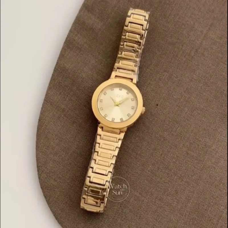 749-3 Chic Round Dial Gold Bracelet Ladies Watch Elegant Crystal Markers