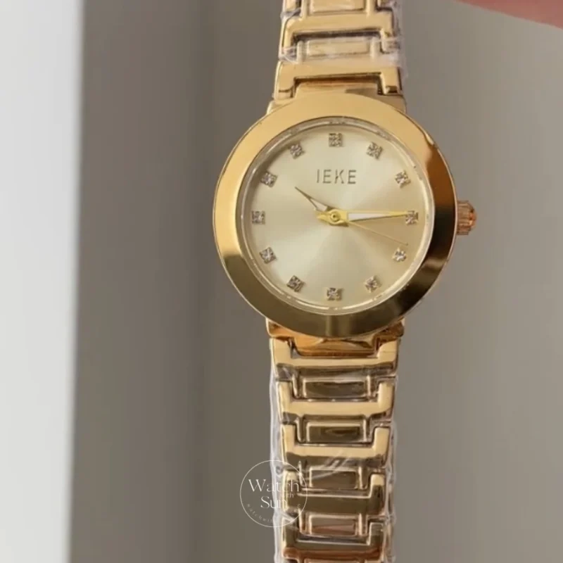 Chic Round Dial Gold Bracelet Ladies Watch Elegant Crystal Markers