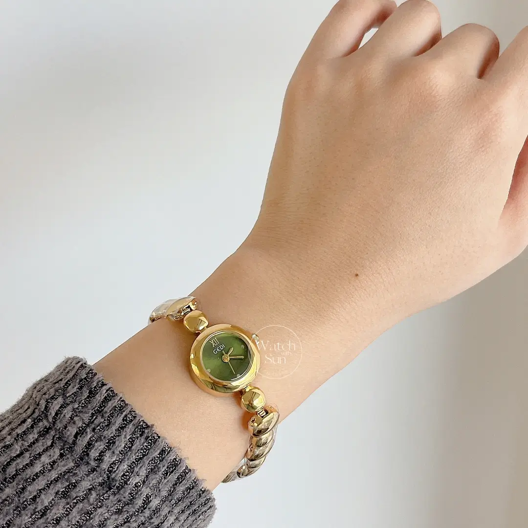 Retro Round Face Olive Green Dial Gold Bracelet Ladies Watch