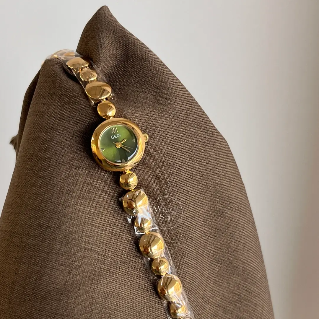 Retro Round Face Olive Green Dial Gold Bracelet Ladies Watch