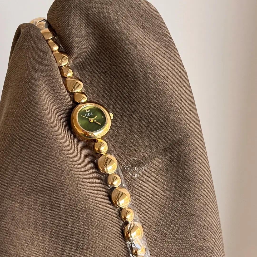 Retro Round Face Olive Green Dial Gold Bracelet Ladies Watch