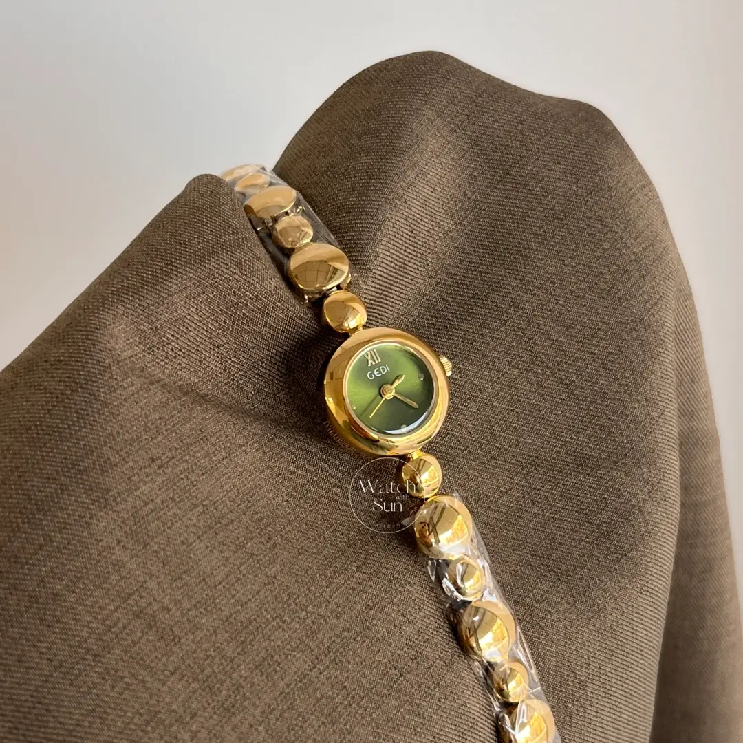 Retro Round Face Olive Green Dial Gold Bracelet Ladies Watch