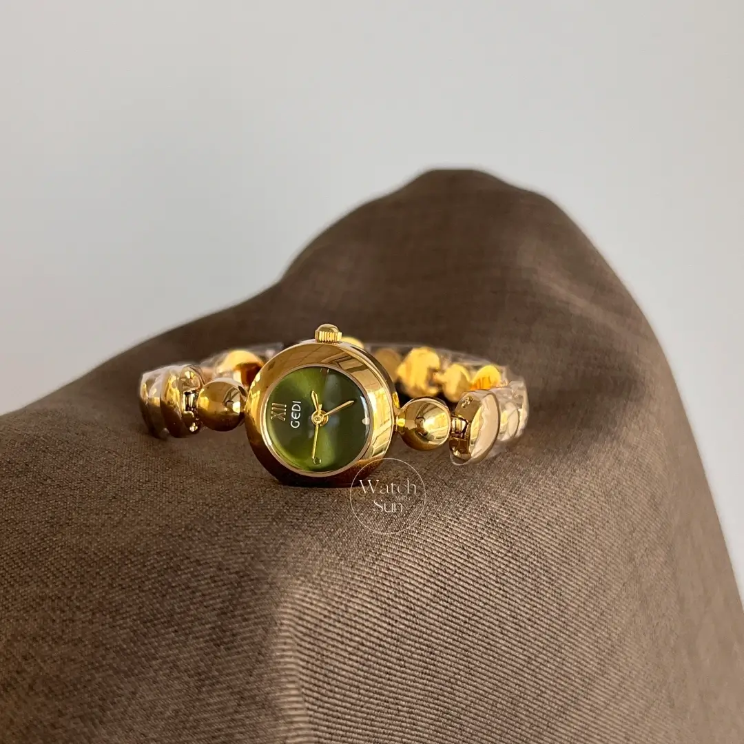 Retro Round Face Olive Green Dial Gold Bracelet Ladies Watch