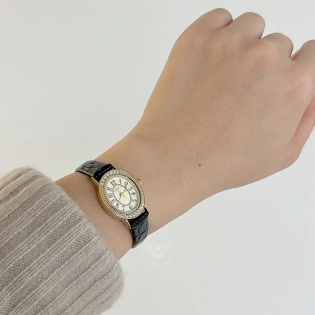 Minimalist Classic Round Dial Gold Link Bracelet Ladies Watch