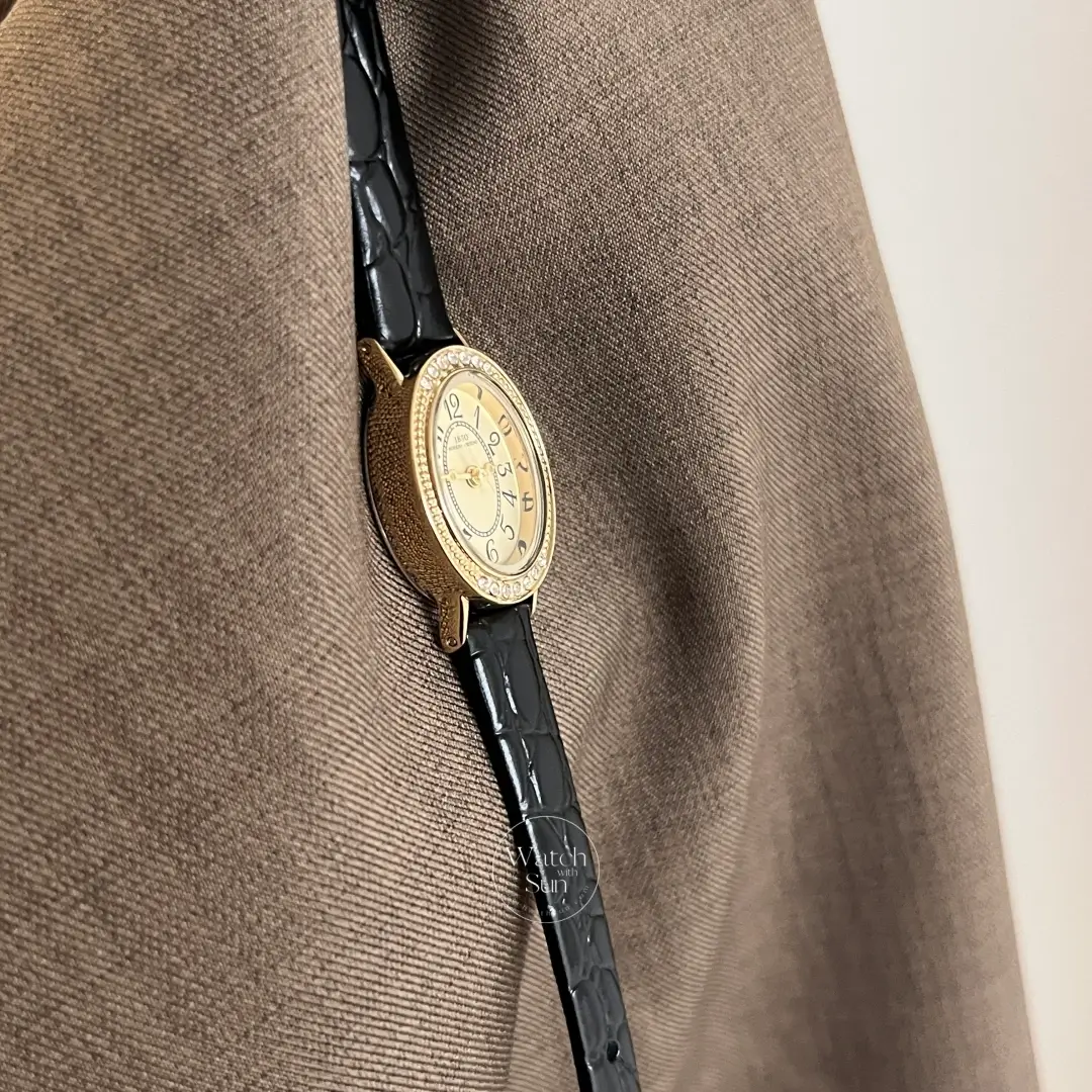 Minimalist Classic Round Dial Gold Link Bracelet Ladies Watch