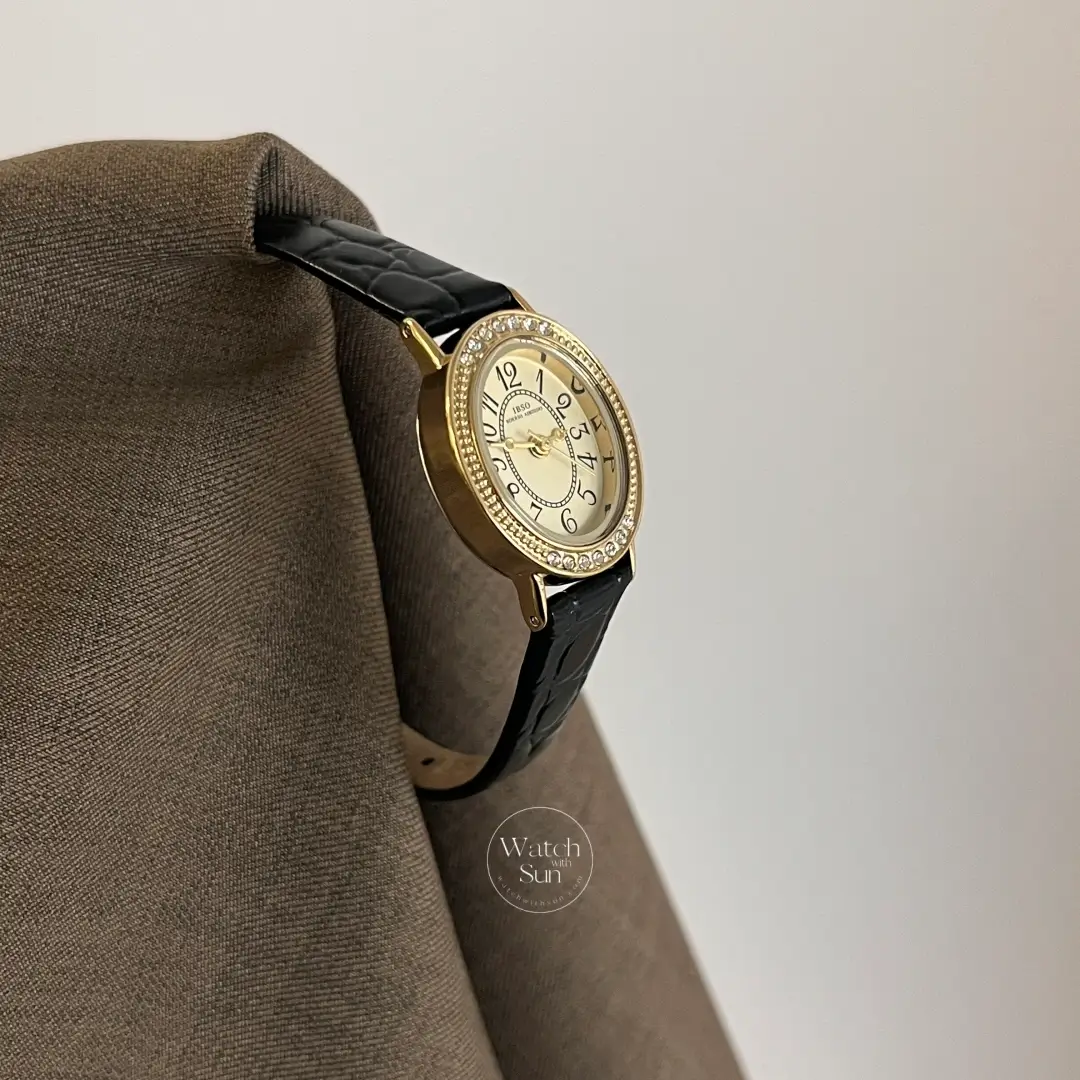 Minimalist Classic Round Dial Gold Link Bracelet Ladies Watch