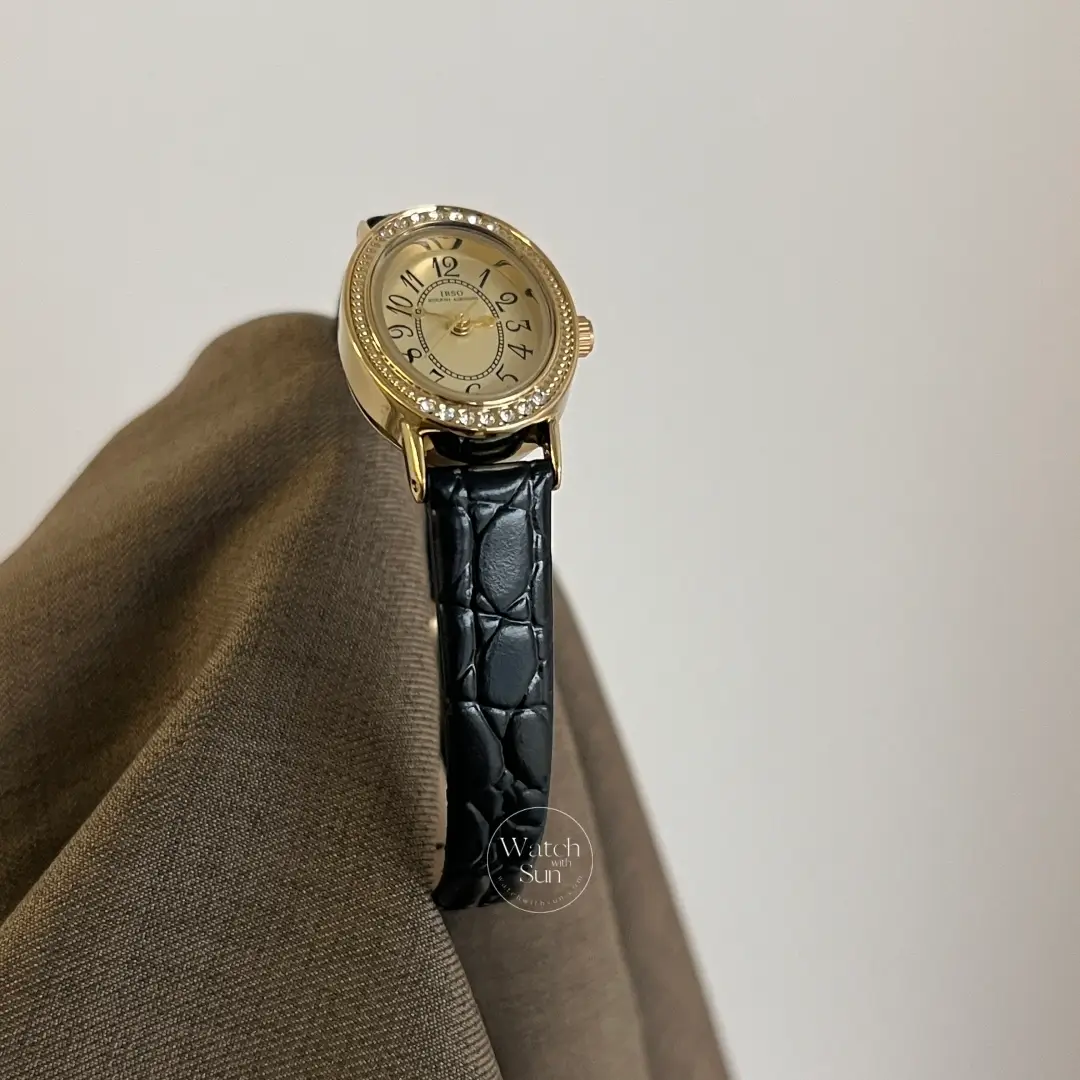 Minimalist Classic Round Dial Gold Link Bracelet Ladies Watch