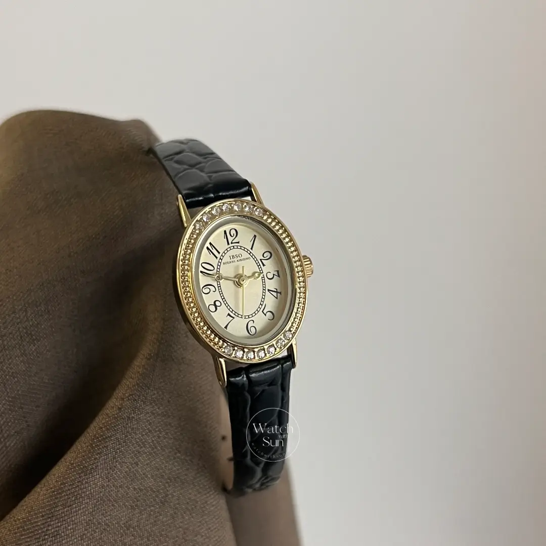 Minimalist Classic Round Dial Gold Link Bracelet Ladies Watch