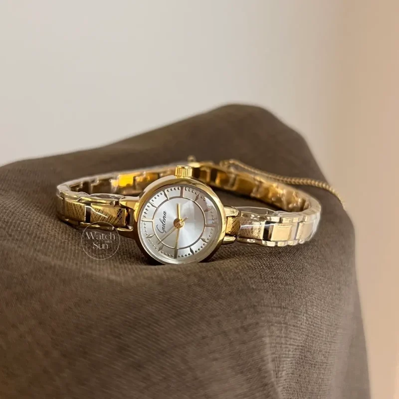 Minimalist Classic Round Dial Gold Link Bracelet Ladies Watch