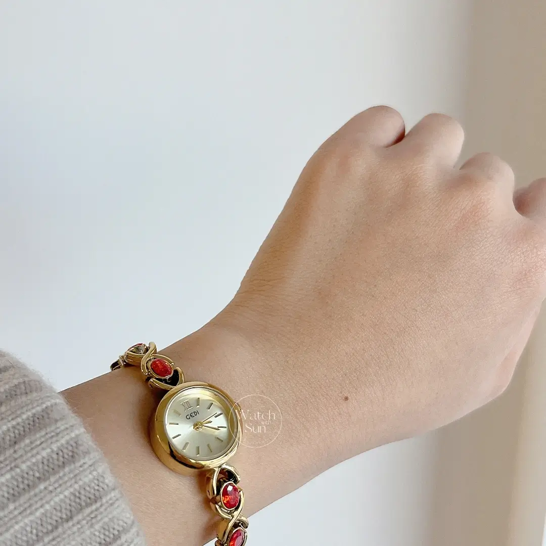 Elegant Round Dial Watch for Women Ruby Red Gold Bracelet Watch