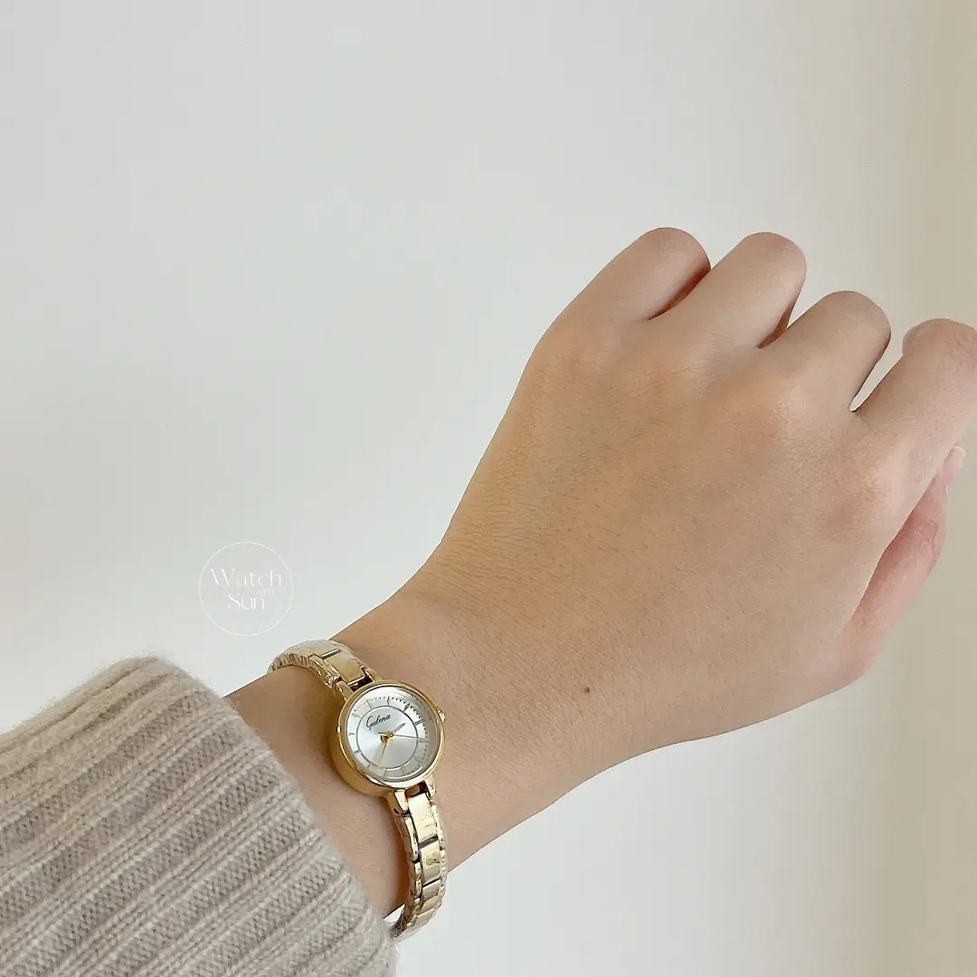 Minimalist Classic Round Dial Gold Link Bracelet Ladies Watch