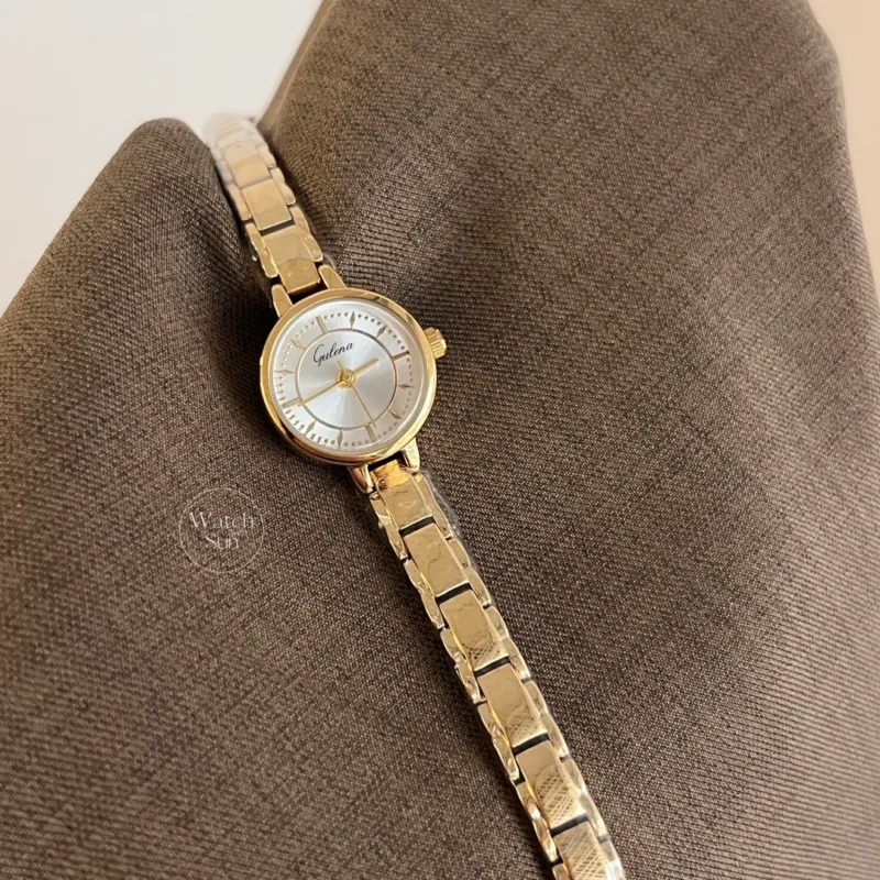 Minimalist Classic Round Dial Gold Link Bracelet Ladies Watch
