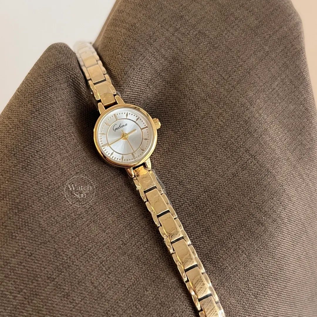 Minimalist Classic Round Dial Gold Link Bracelet Ladies Watch