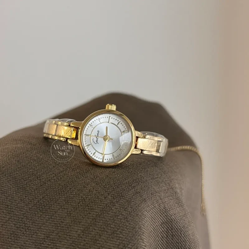 Minimalist Classic Round Dial Gold Link Bracelet Ladies Watch