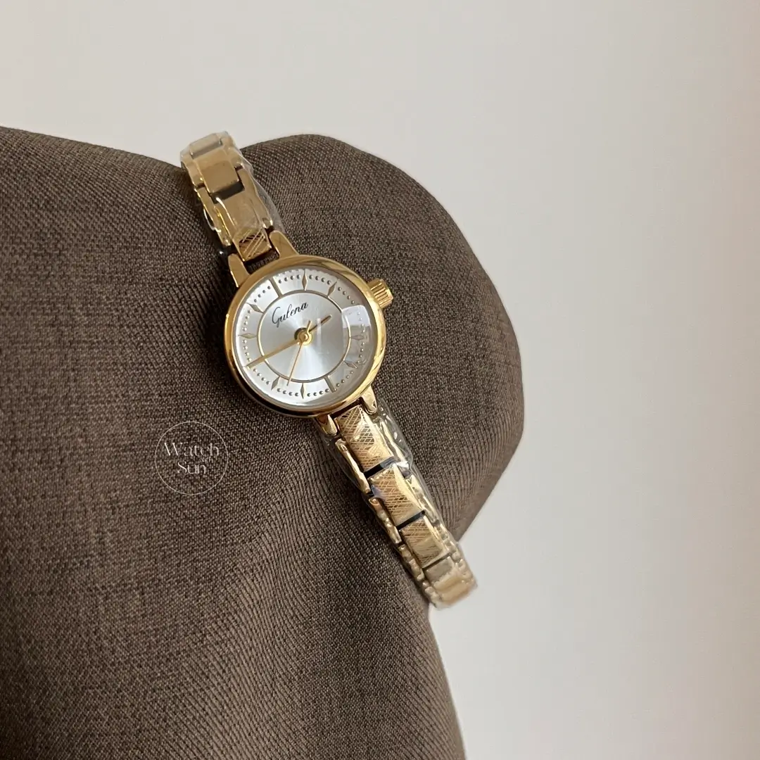 Minimalist Classic Round Dial Gold Link Bracelet Ladies Watch