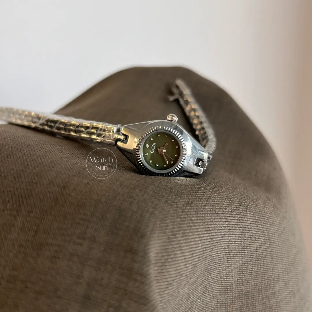 Chic Round Dial Silver Stainless Steel Watch for Women Small Face Slim Link Bracelet Watch