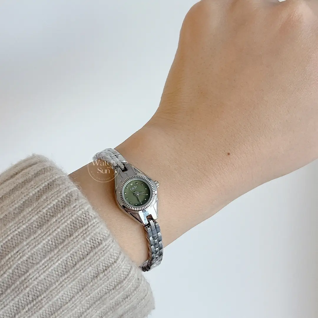 Chic Round Dial Silver Stainless Steel Watch for Women Small Face Slim Link Bracelet Watch