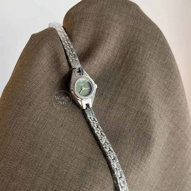 Chic Round Dial Silver Stainless Steel Watch for Women Small Face Slim Link Bracelet Watch