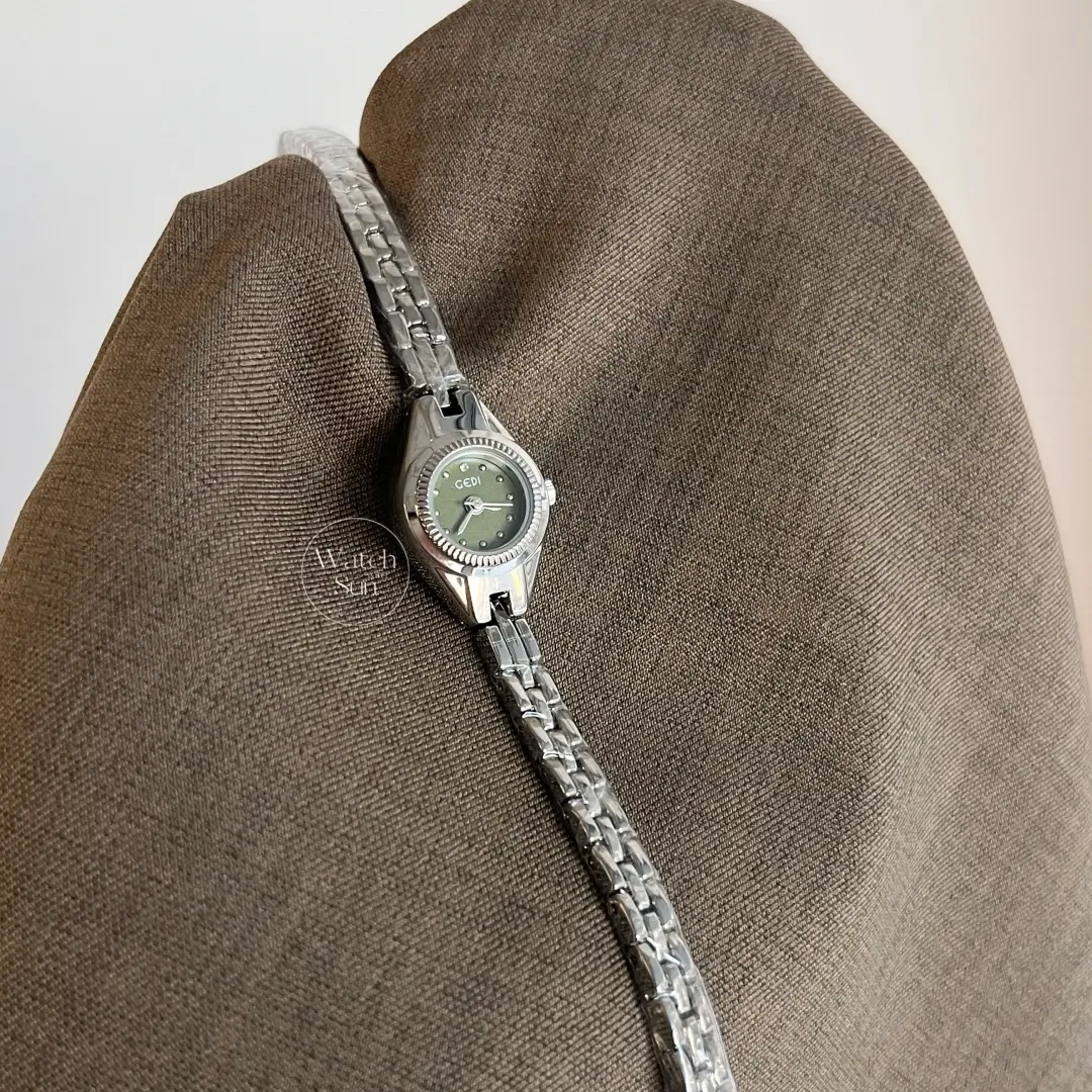 Chic Round Dial Silver Stainless Steel Watch for Women Small Face Slim Link Bracelet Watch