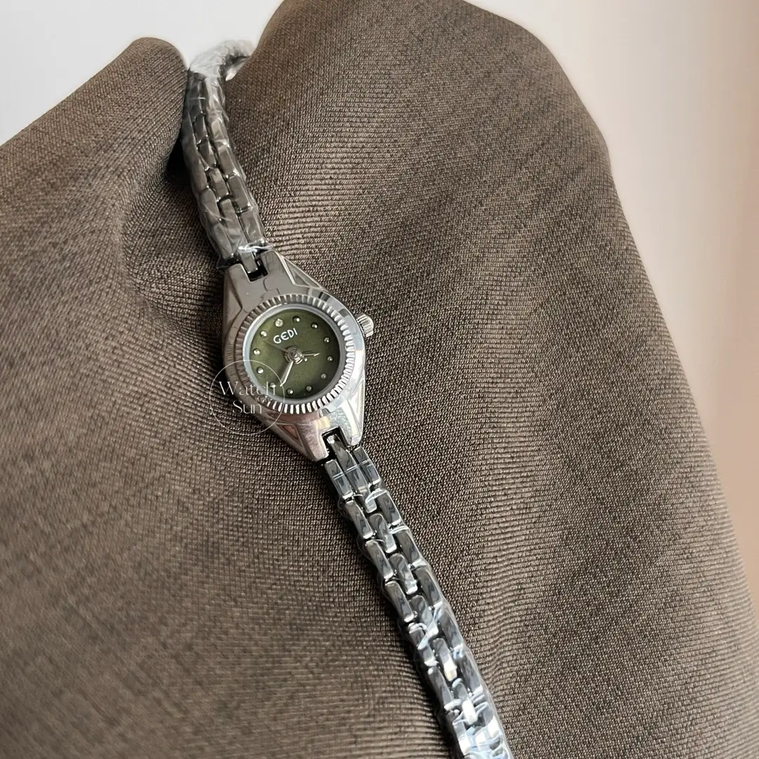 Chic Round Dial Silver Stainless Steel Watch for Women Small Face Slim Link Bracelet Watch