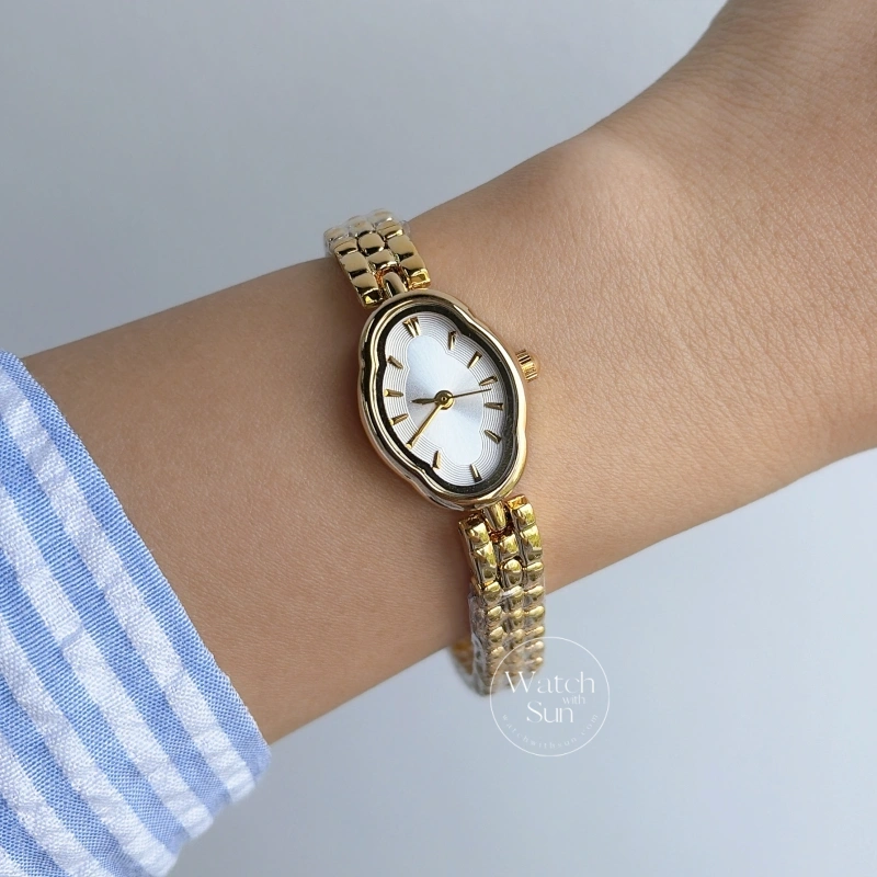Retro Golden Oval flower Dial Metal Bracelet Women's Watch