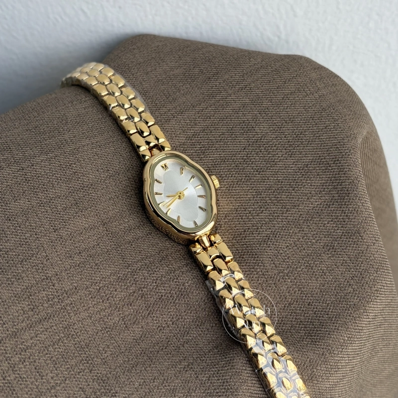 Retro Golden Oval flower Dial Metal Bracelet Women's Watch