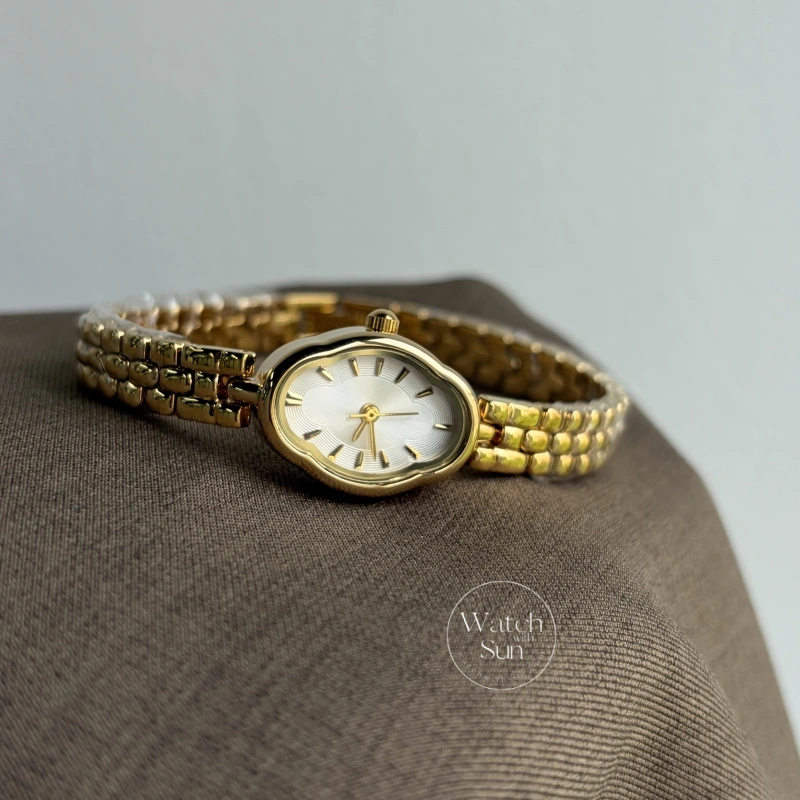 Retro Golden Oval flower Dial Metal Bracelet Women's Watch