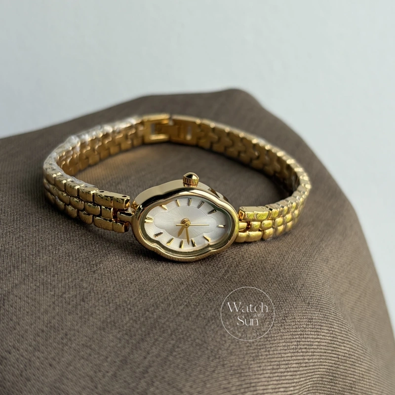 Retro Golden Oval flower Dial Metal Bracelet Women's Watch