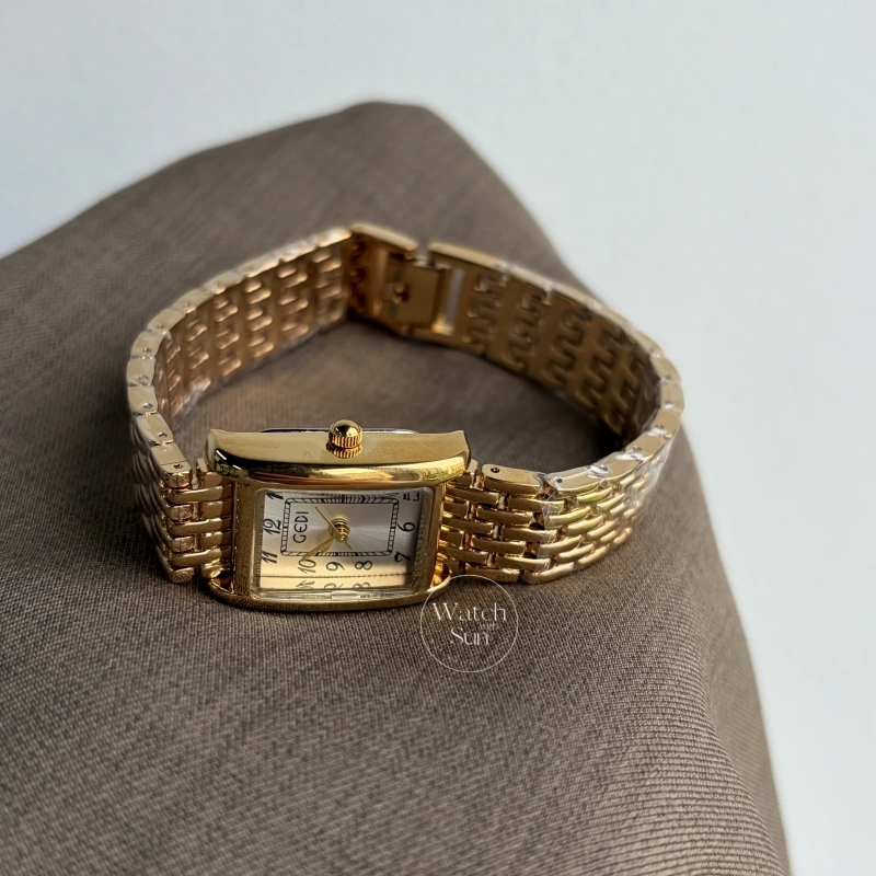 Retro Gold Rectangle Dial Arabic Numerals Bracelet Watch for Women