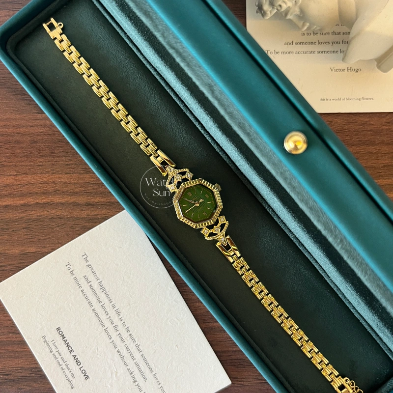 N266-4 Vintage Style Emerald Green Color Dial Gold Bracelet Watch