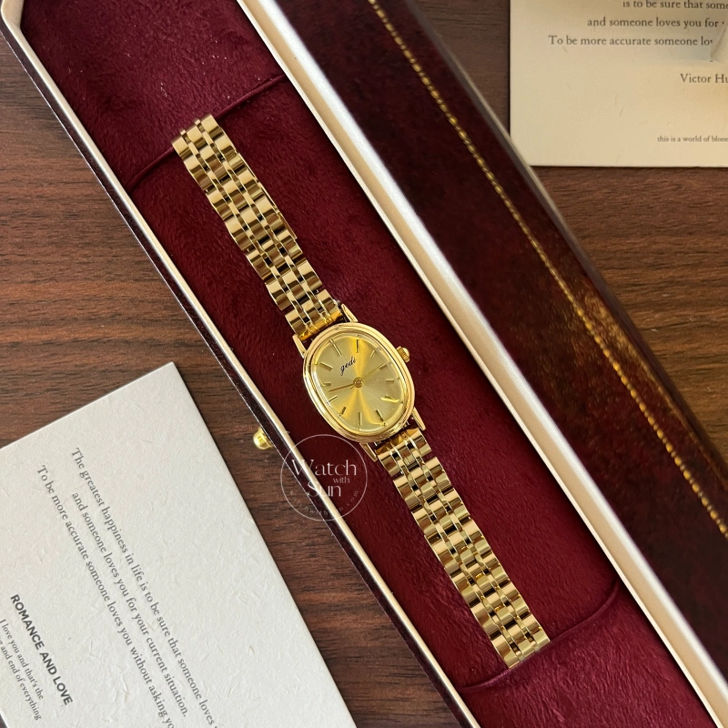 N289-3 Vintage Style Round Face Gold Watch