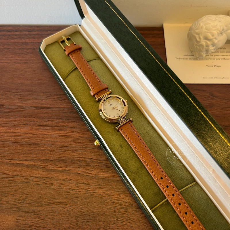 N446-1 Chic Style Small Round Genuine Leather Watch