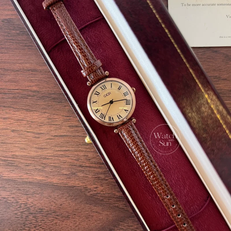 N617-7 Vintage Brown Round Leather Wristwatch