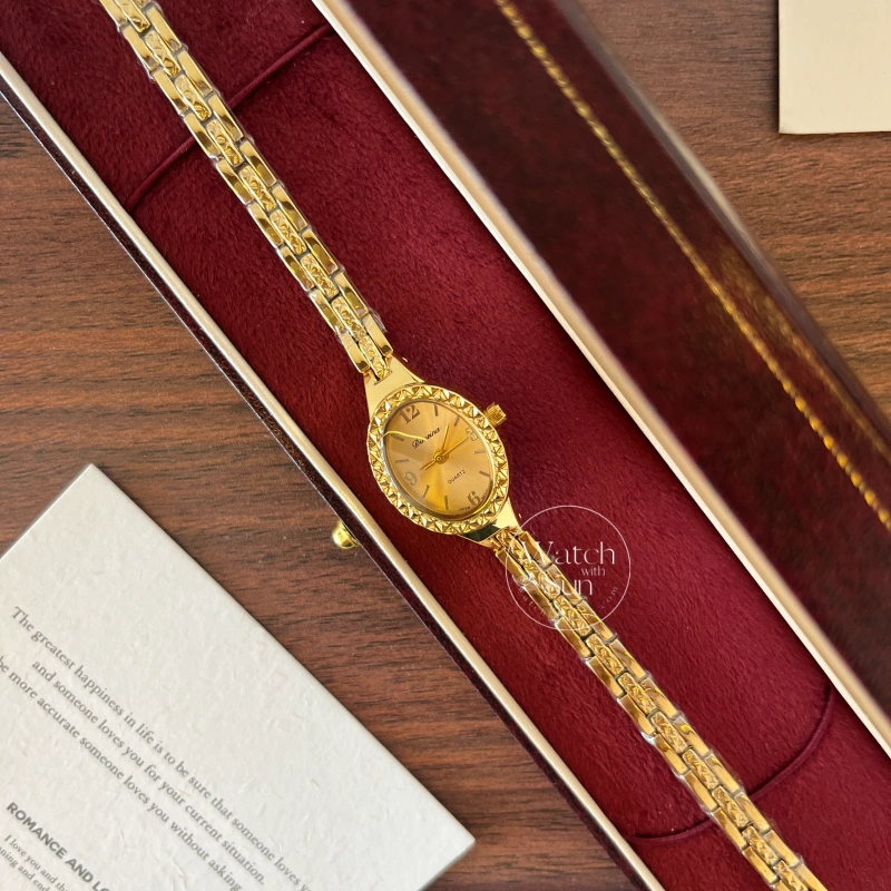 Vintage-Inspired Carved Case Oval Face Gold Bracelet Watch for Women