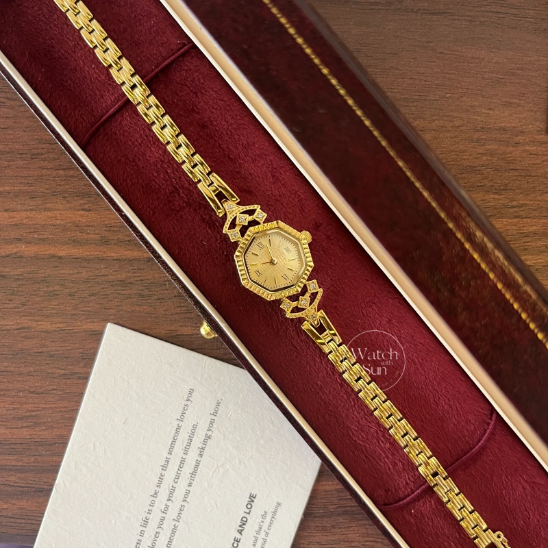 N760-1 Vintage-Inspired Octagonal Dial Gold Bracelet Watch