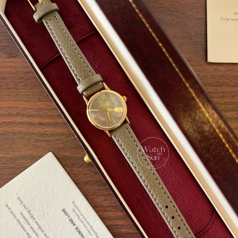 Retro Gold Round Mother-of-Pearl Dial Slim Leather Strap Women's Watch