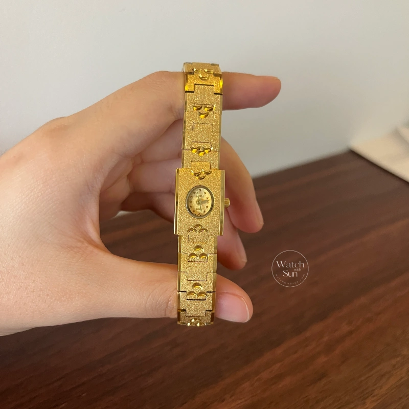 Classic Gold Oval Dial Engraved Bracelet Watch for Women