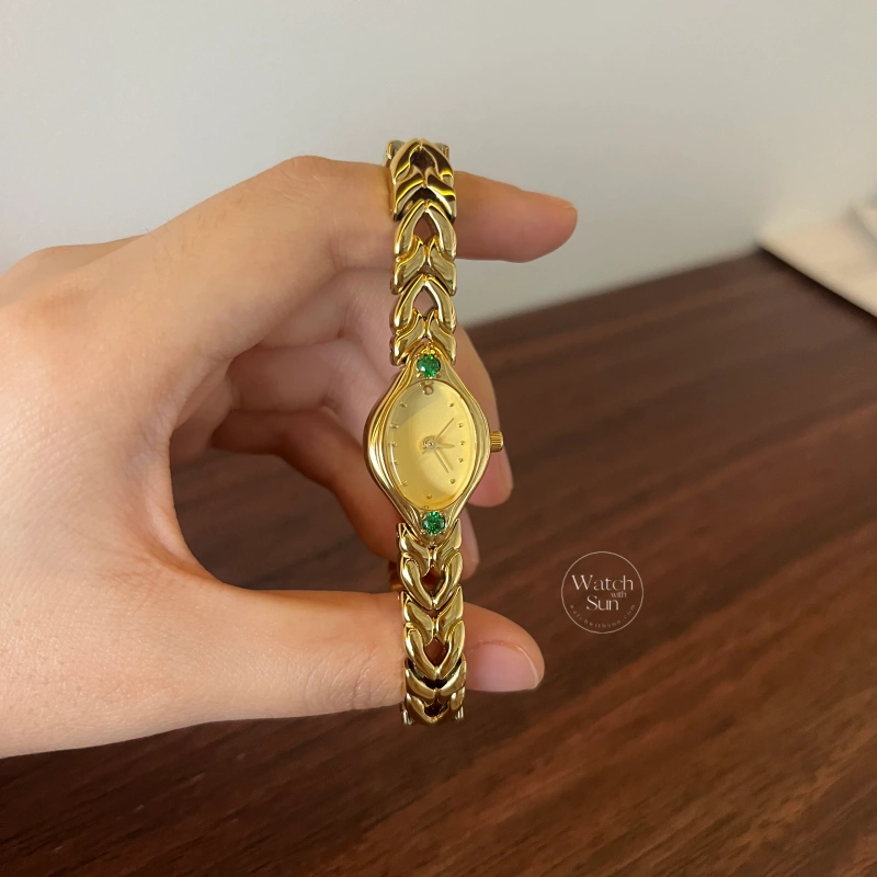 Elegant Gold Teardrop Dial Green Accent Chain Bracelet Watch for Women