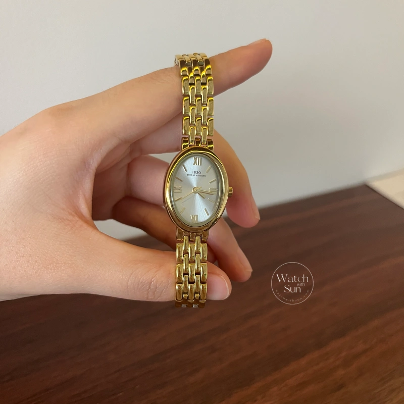 Classic Gold Oval Roman Numeral Link Bracelet Watch for Women