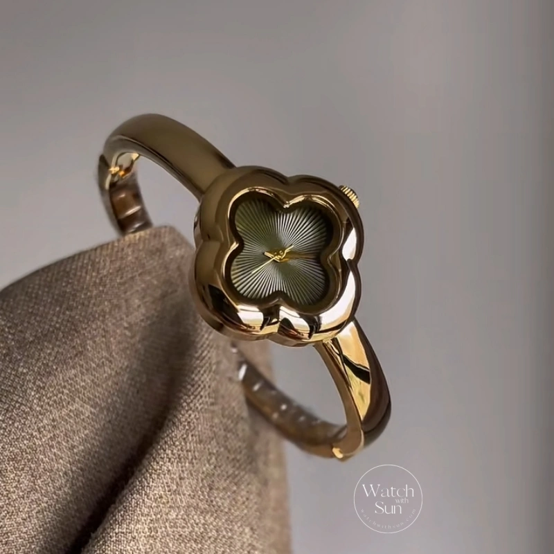 Retro Gold/Silver Clover Four-Leaf Flower Bangle Bracelet Watch for Women
