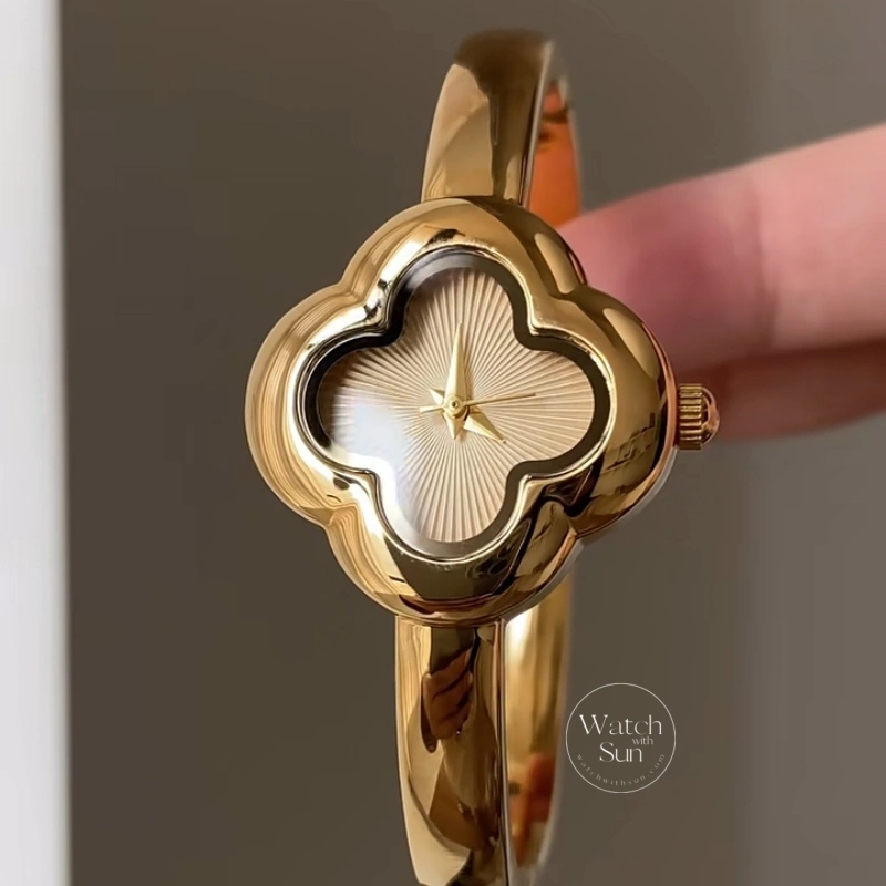 Retro Gold/Silver Clover Four-Leaf Flower Bangle Bracelet Watch for Women