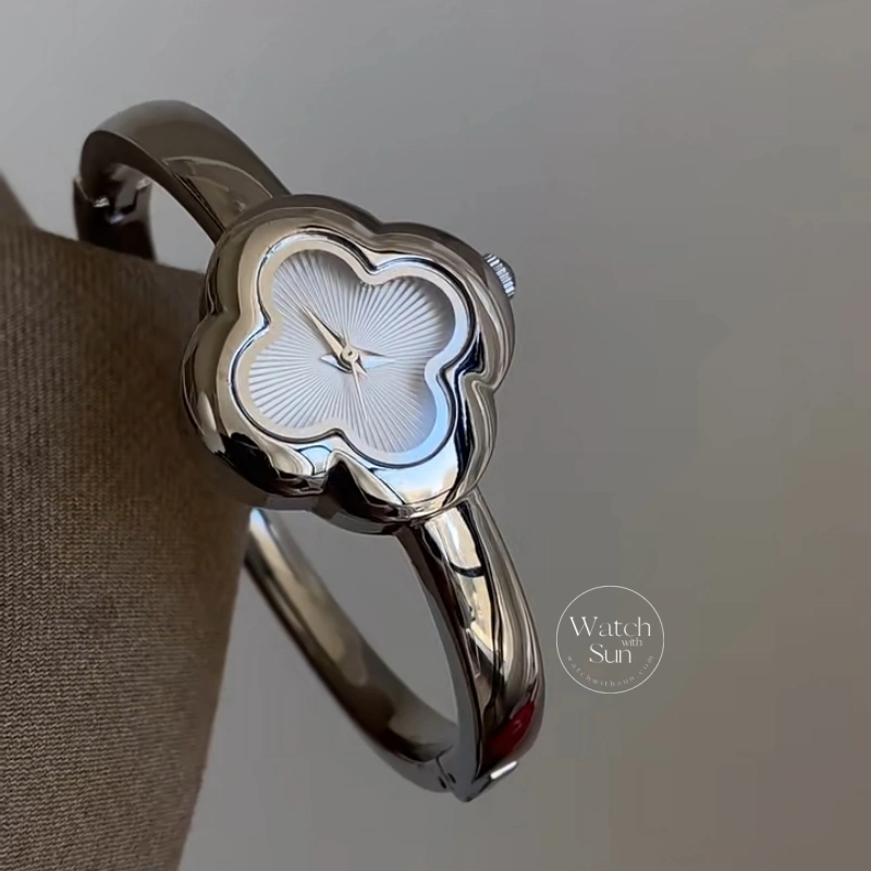 Retro Gold/Silver Clover Four-Leaf Flower Bangle Bracelet Watch for Women